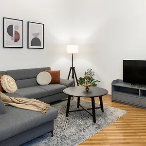 Wawelove Pilsudskiego - 3 Bedroom Apt. With Balcony And Free Parking! , Krakow Poland