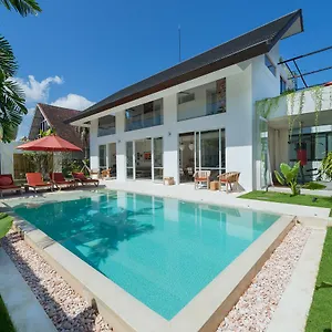 Alina , Seminyak (Bali) Indonesia