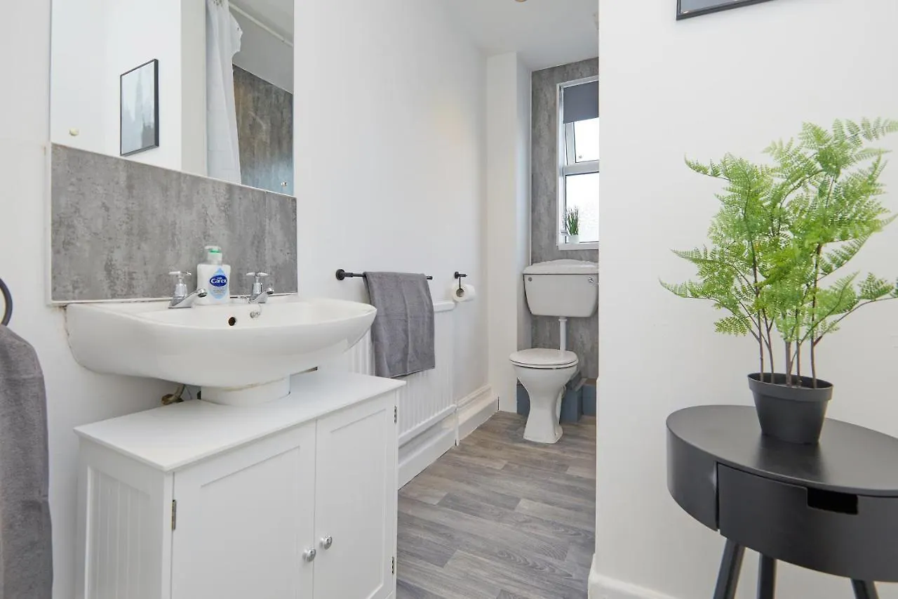 Your Sheffield Stays - Spacious 5 Bedroom House 0*,